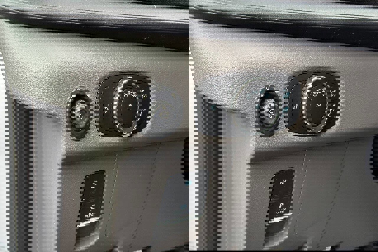 Used 2022 Ford E-Transit 148 High Roof w/ Load Area Protection Package image 26