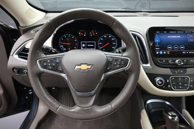 Used 2020 Chevrolet Malibu LT w/ Leather Package FWD image 6