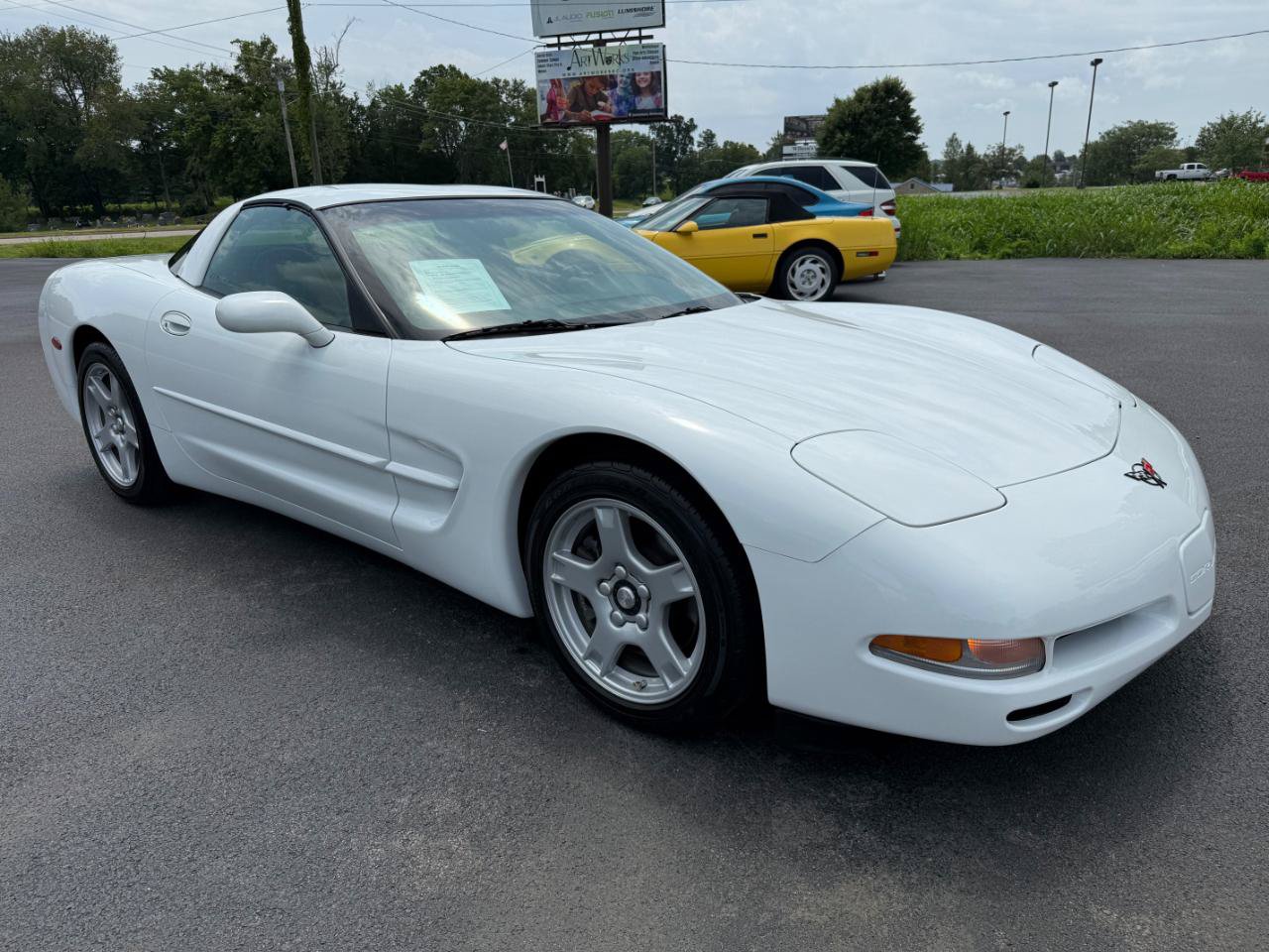 Used 1998 Chevrolet Corvette Coupe RWD image 3