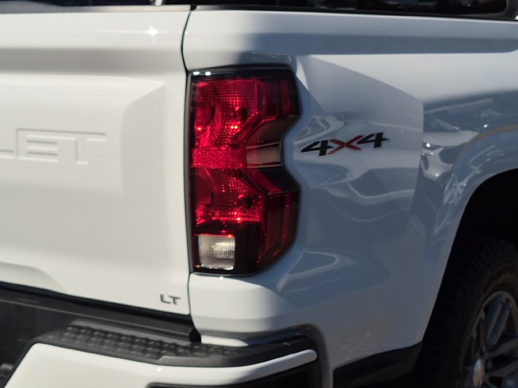 Used 2023 Chevrolet Colorado LT w/ LT Convenience Package II AWD/4WD image 9