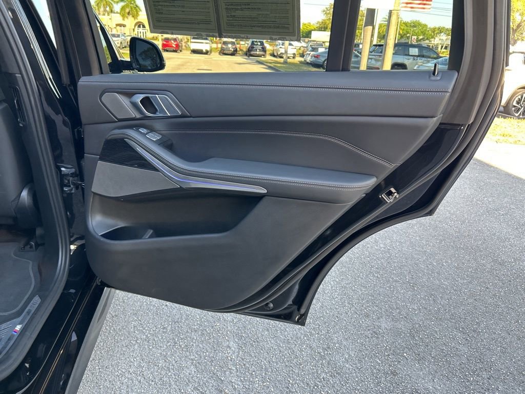 Used 2024 BMW X7 xDrive40i w/ M Sport Package image 41