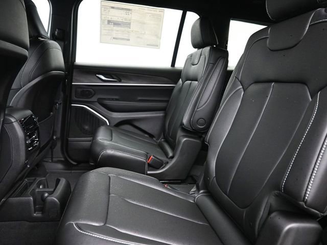 New 2026 Jeep Grand Cherokee L Limited w/ Limited Altitude Package AWD/4WD image 19