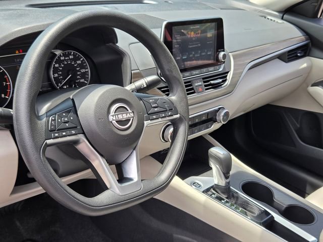 Used 2025 Nissan Altima 2.5 SV FWD image 9