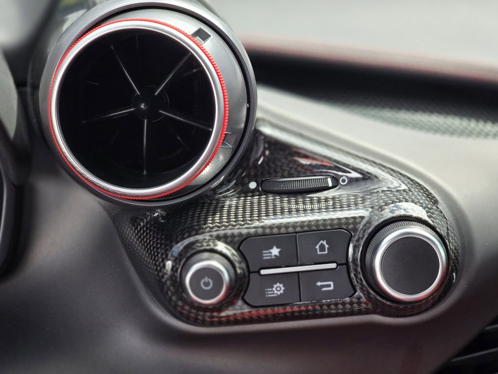 Used 2022 Ferrari F8 Tributo image 27