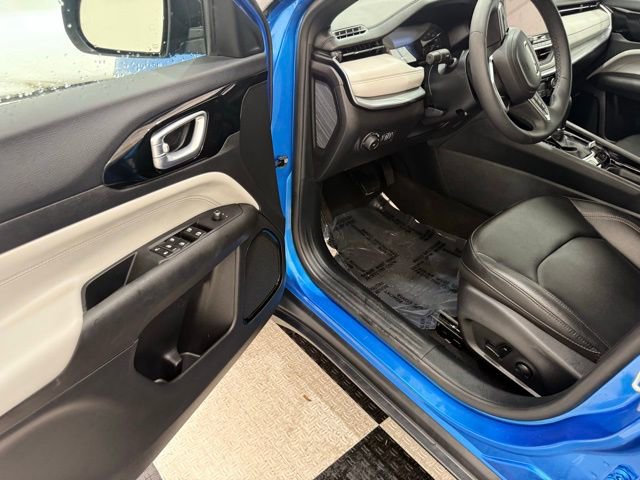 Used 2024 Jeep Compass Limited image 25