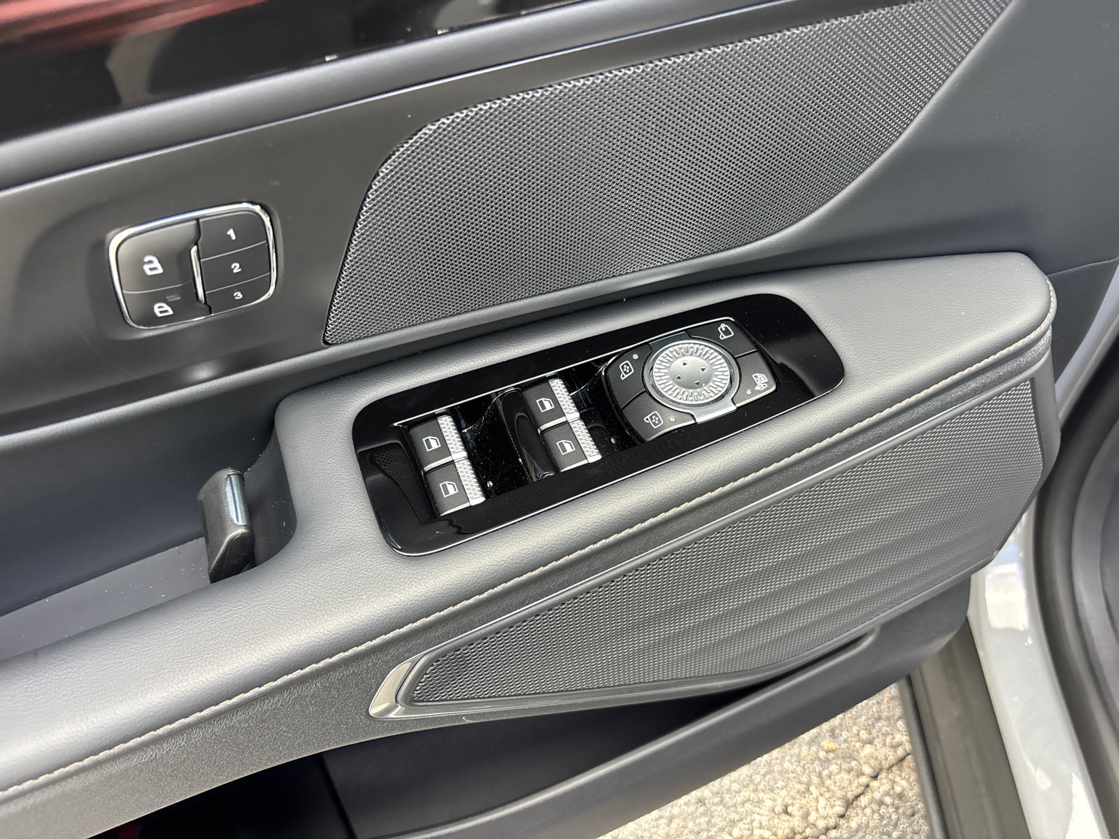 New 2026 Lincoln Nautilus Premier w/ Jet Appearance Package AWD/4WD image 13