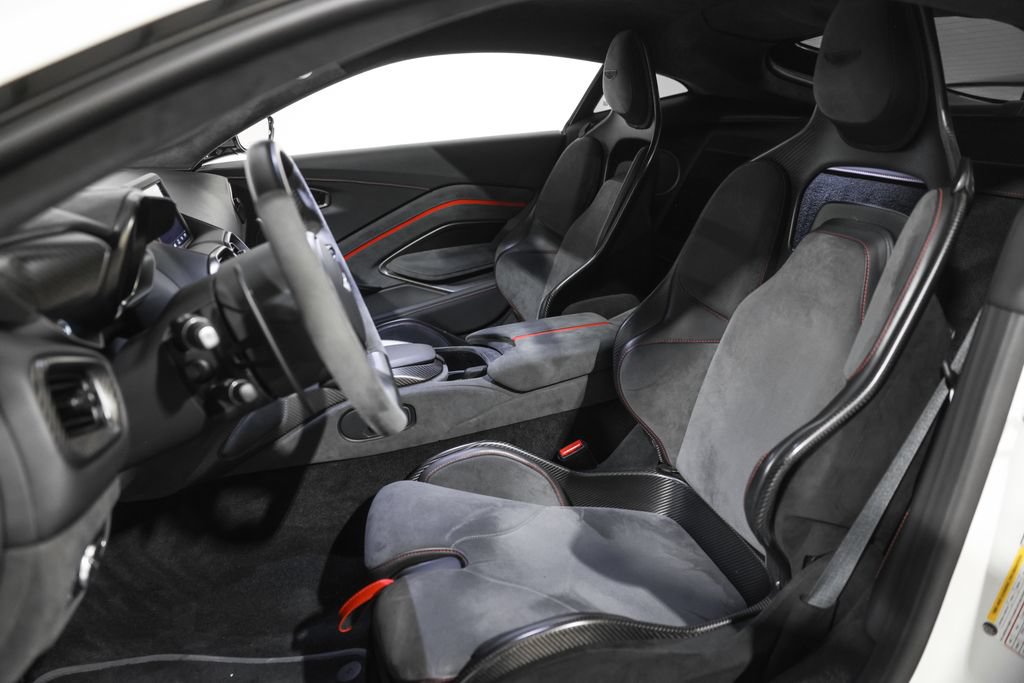 Used 2023 Aston Martin V8 Vantage Coupe RWD image 30