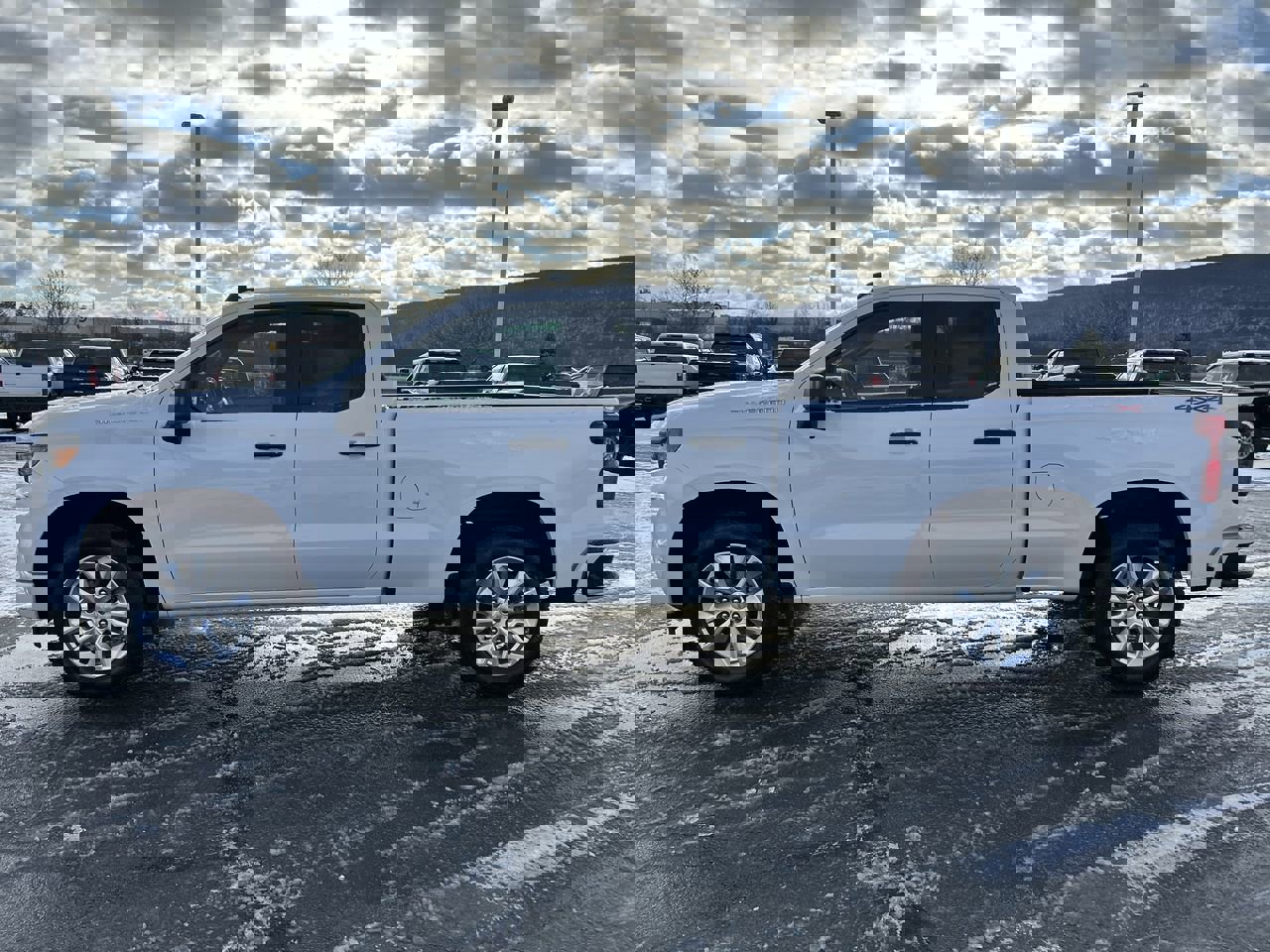 Used 2023 Chevrolet Silverado 1500 Custom image 4