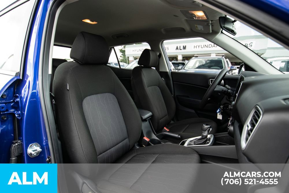 Certified 2025 Hyundai Venue SE image 17