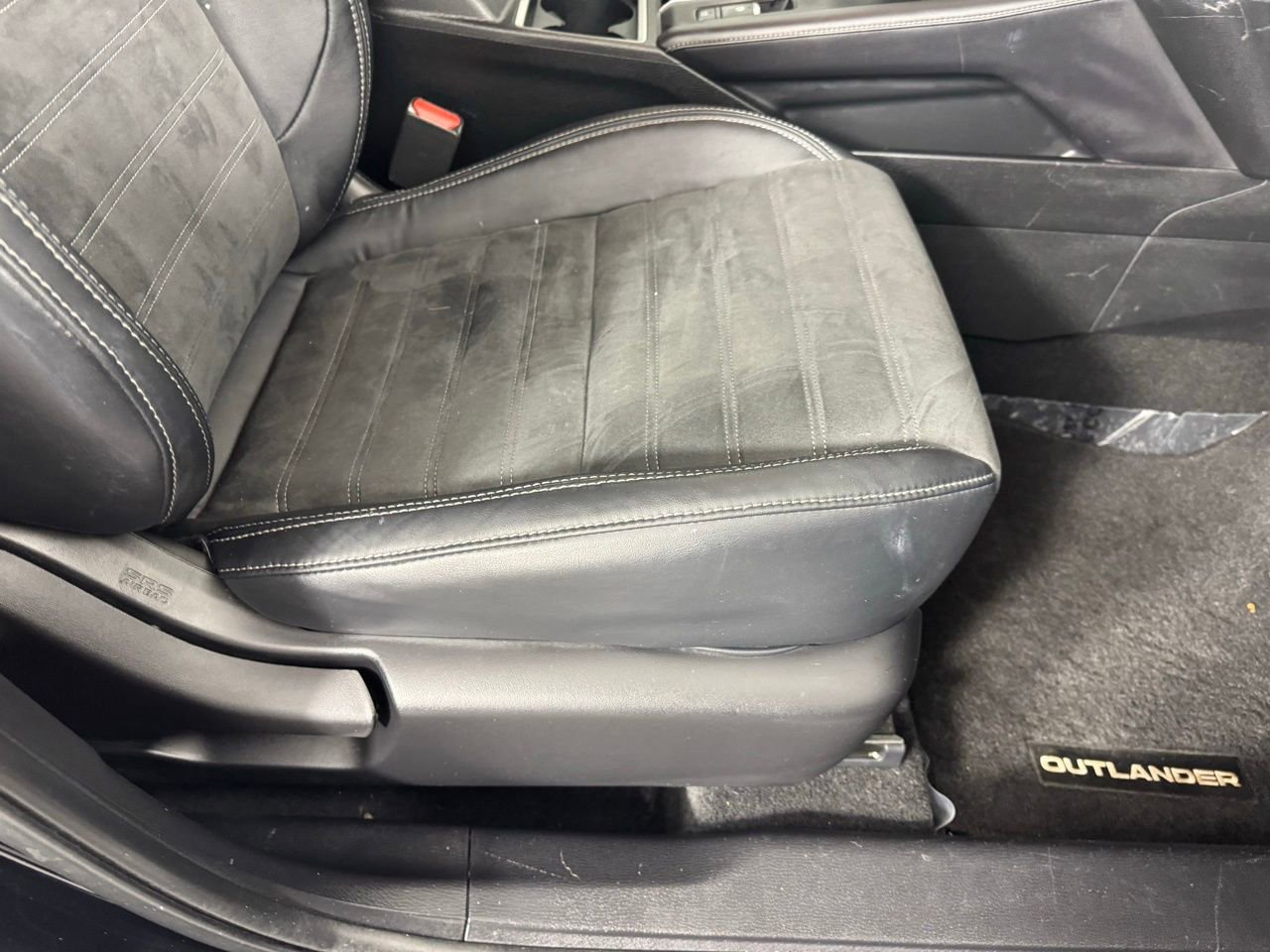 Used 2022 Mitsubishi Outlander SE image 33