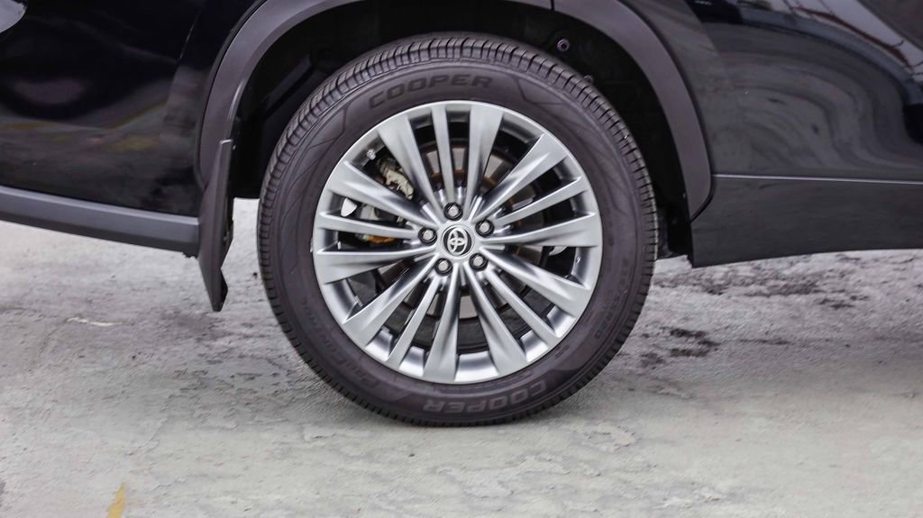 Used 2023 Toyota Highlander Platinum AWD/4WD image 12