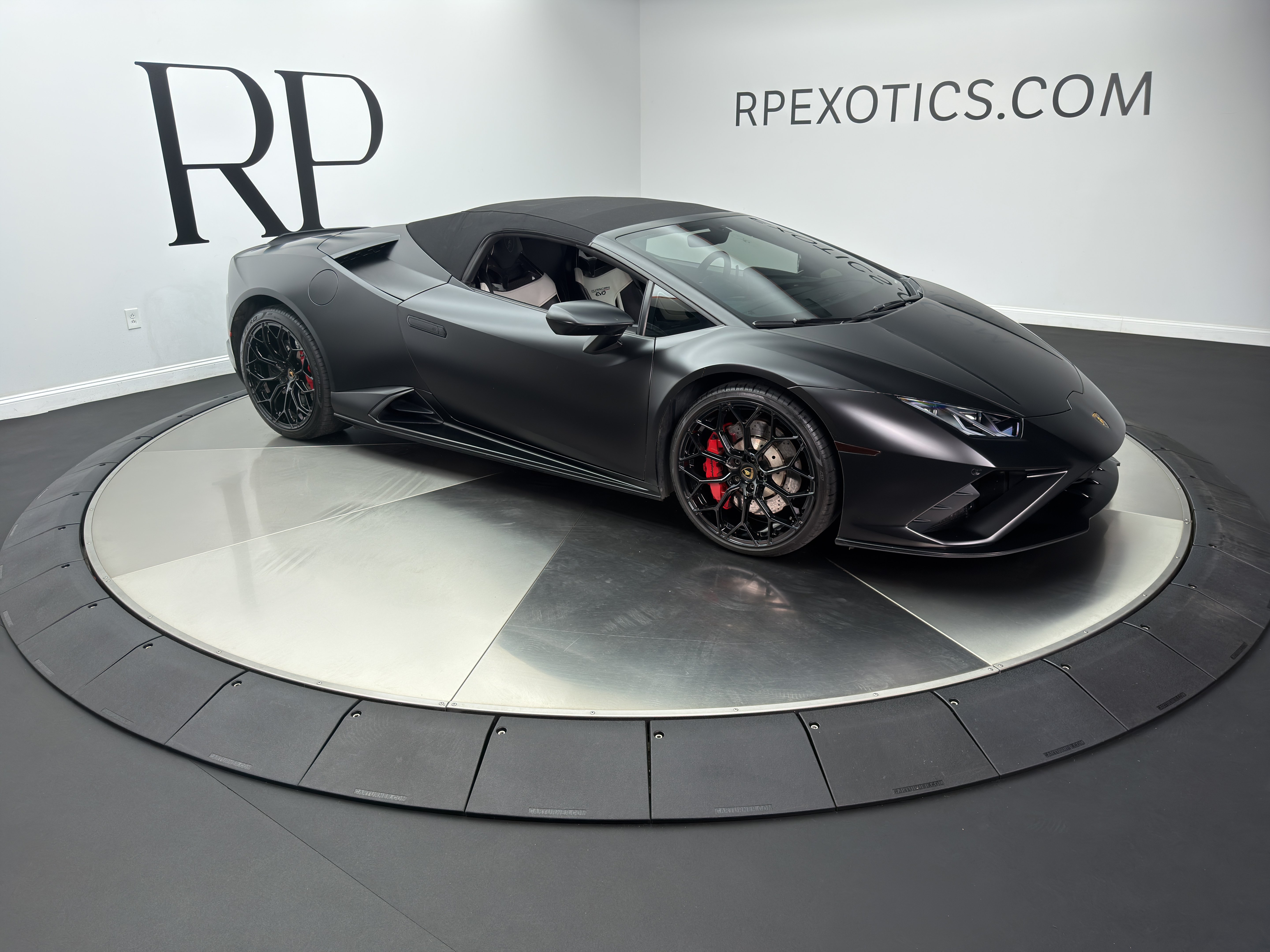 Used 2021 Lamborghini Huracan EVO RWD image 20