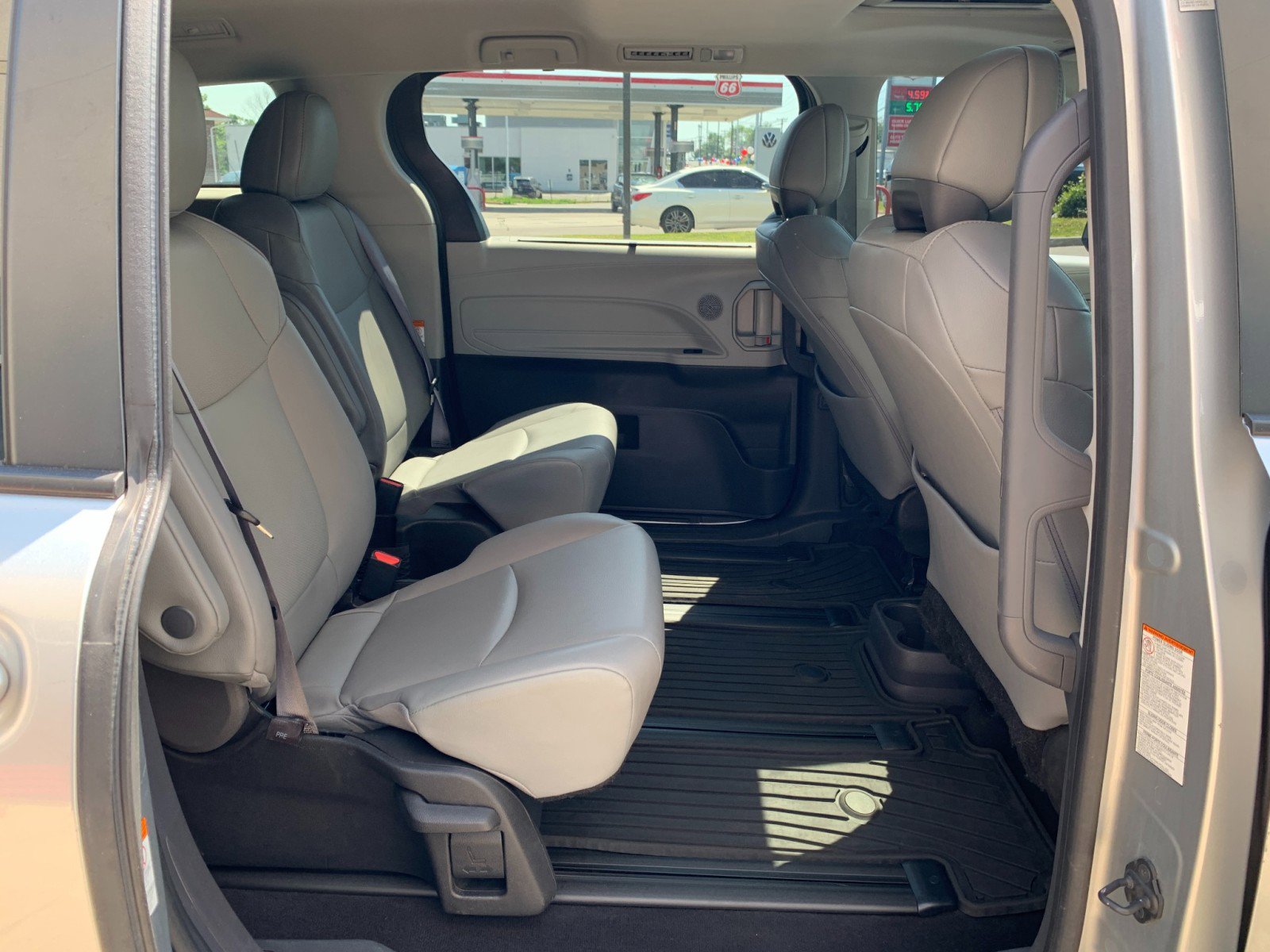 Used 2022 Toyota Sienna XLE AWD/4WD image 35