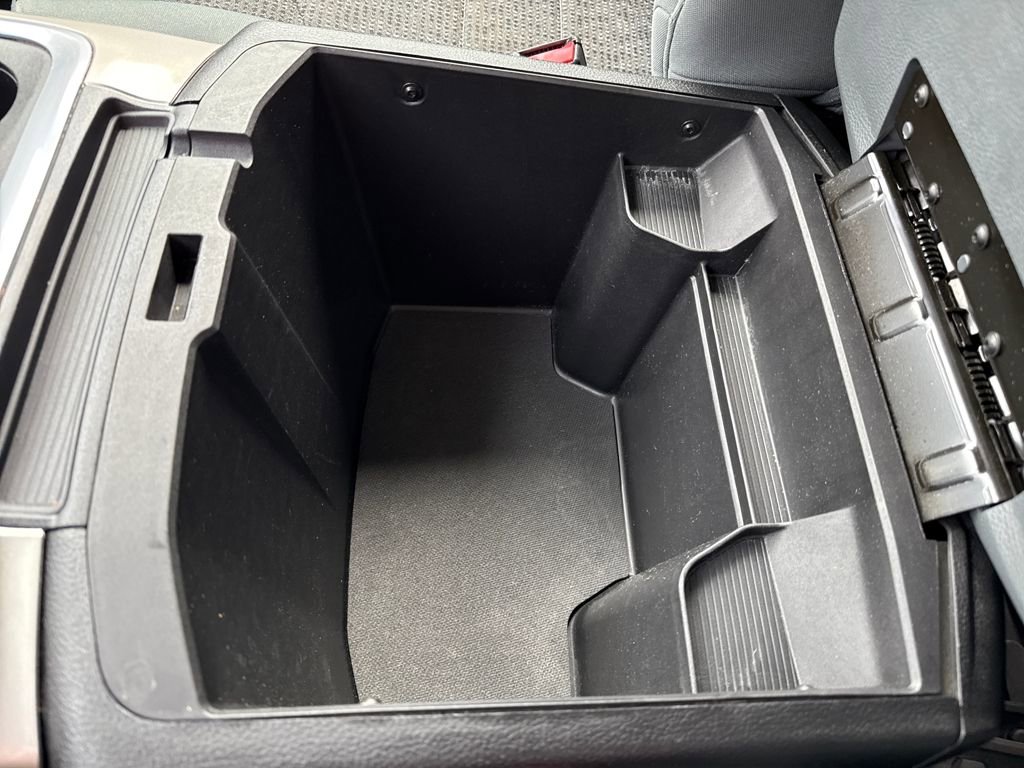 Used 2018 RAM 1500 SLT image 26