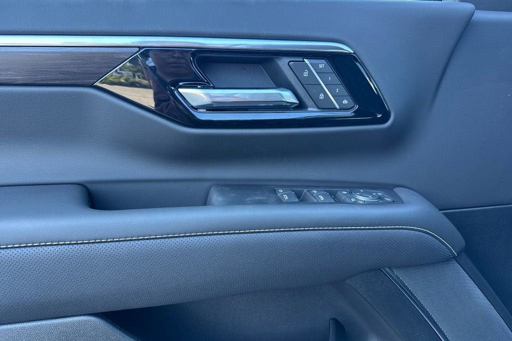 New 2026 Chevrolet Suburban Premier AWD/4WD image 11