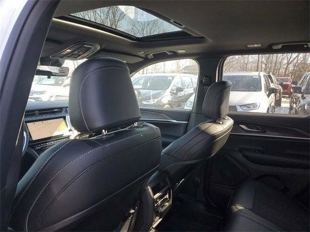 New 2026 Jeep Grand Cherokee Altitude AWD/4WD image 11