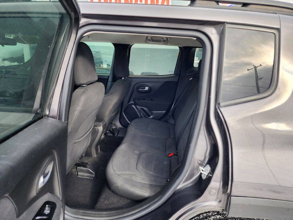 Used 2020 Jeep Renegade Latitude w/ UConnect 8.4 Nav Group image 11