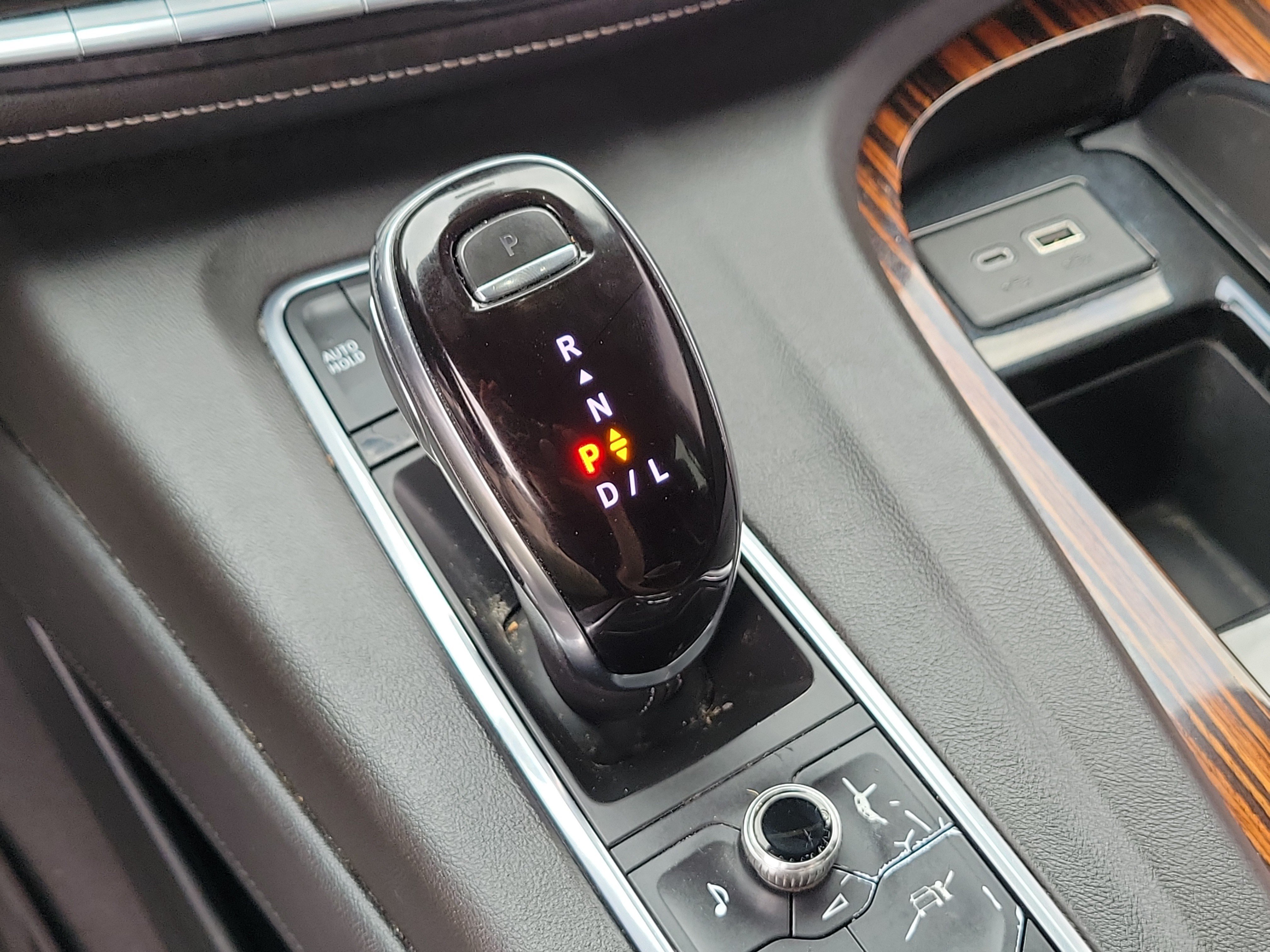 Used 2021 Cadillac Escalade Premium Luxury AWD/4WD image 31