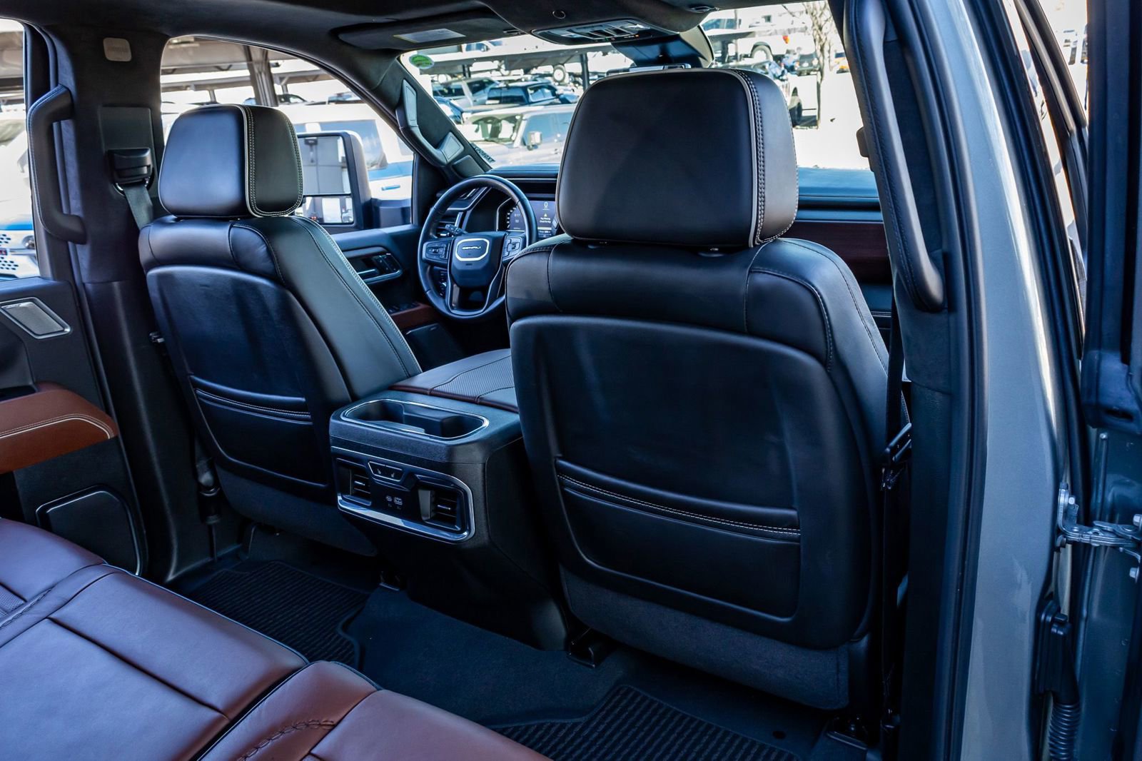 Used 2024 GMC Sierra 3500 Denali Ultimate AWD/4WD image 30