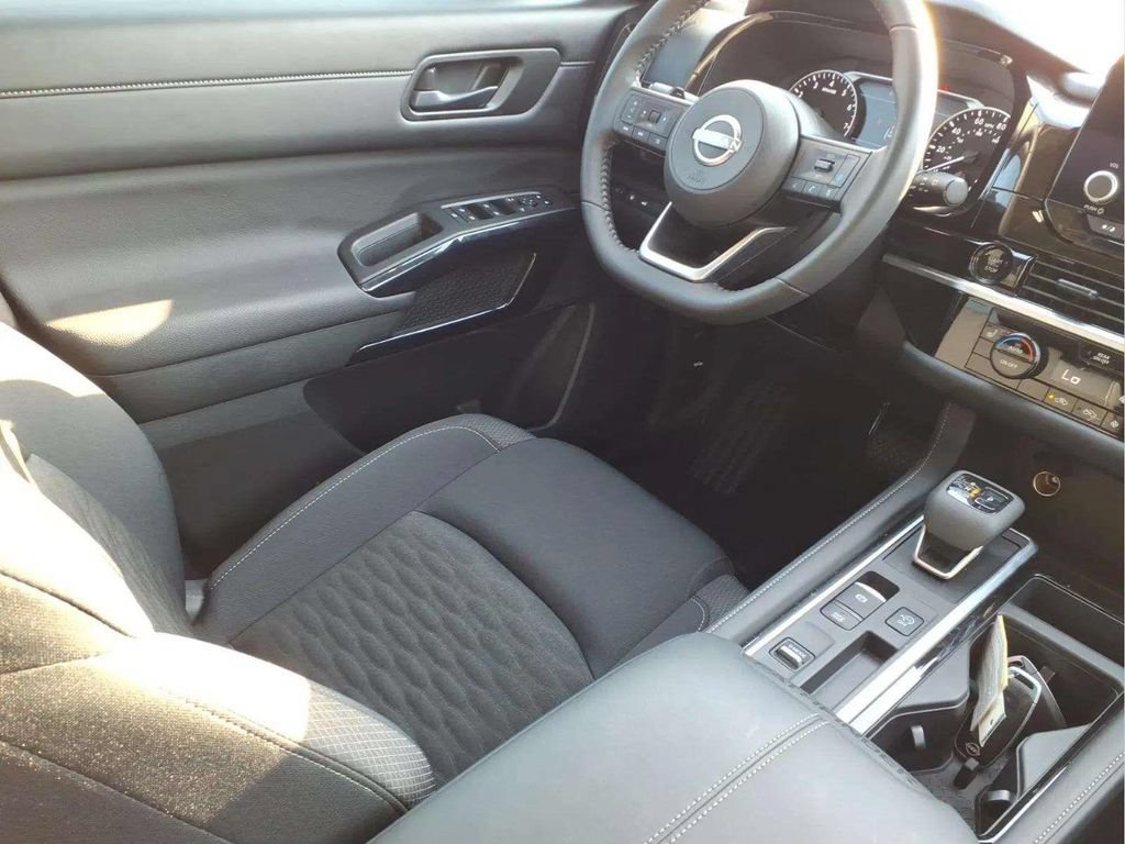 Used 2025 Nissan Pathfinder SV FWD image 19