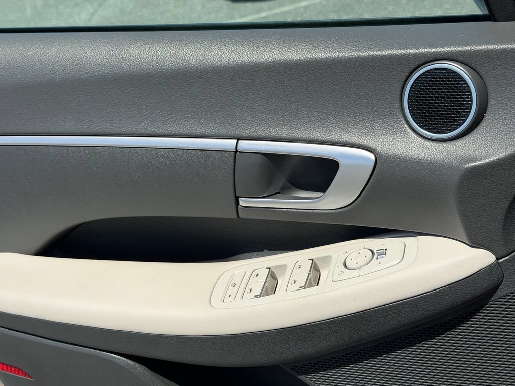 Used 2023 Hyundai Sonata SE w/ Cargo Package FWD image 34