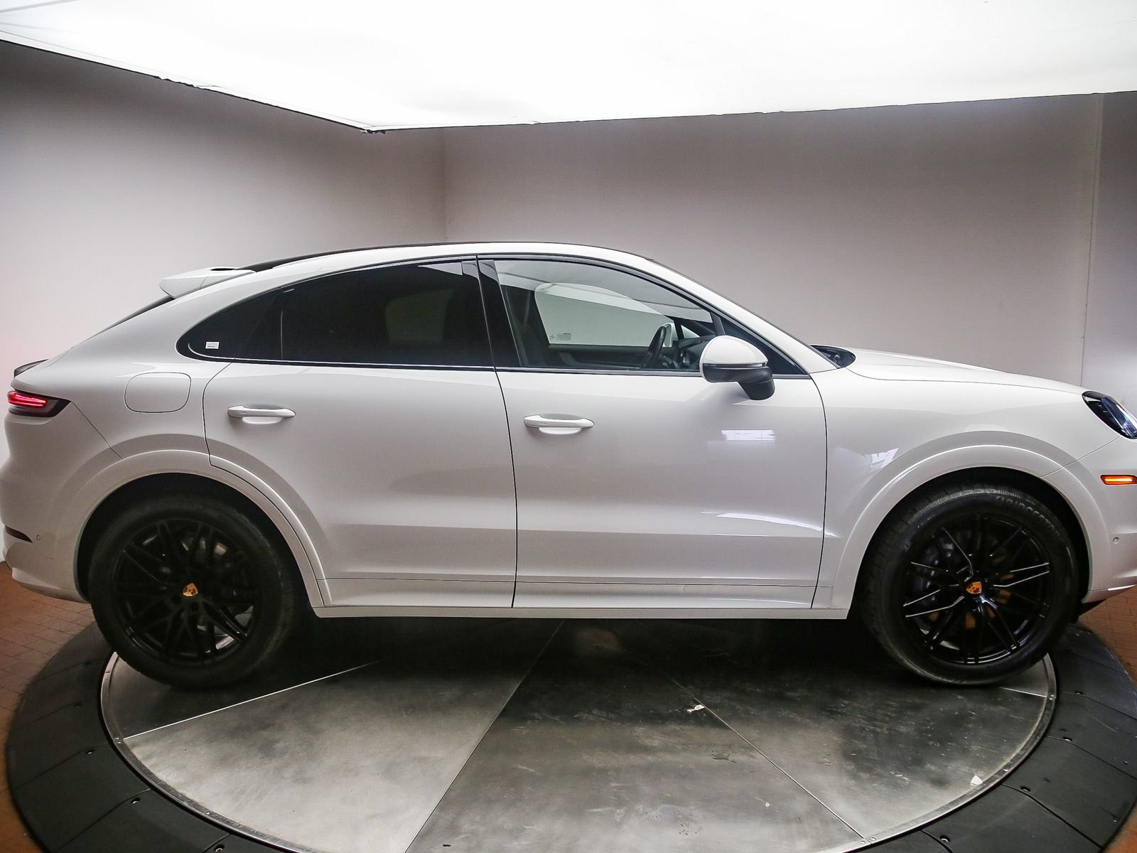 Certified 2026 Porsche Cayenne Coupe AWD/4WD image 5