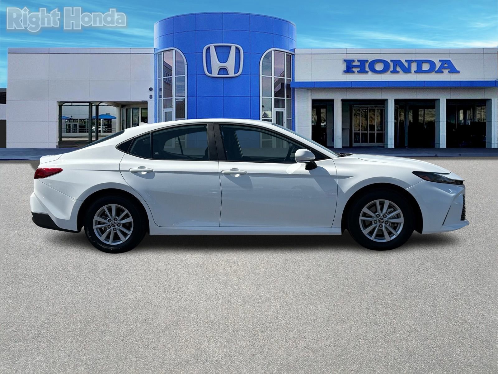 Used 2025 Toyota Camry LE image 8