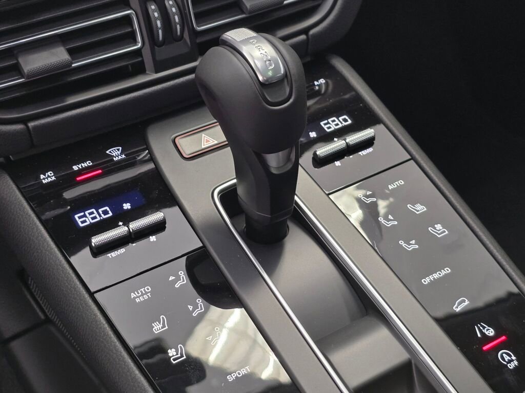 New 2026 Porsche Macan image 17