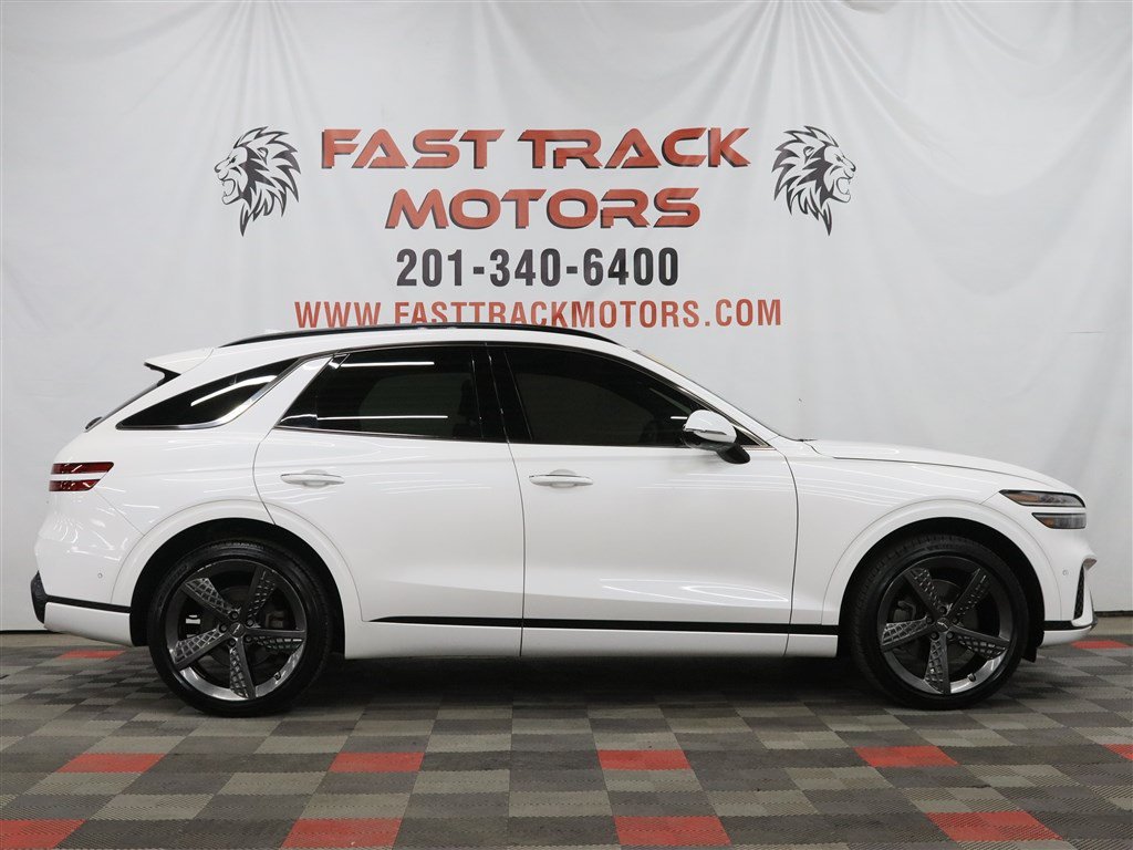 Used 2022 Genesis GV70 2.5T w/ Sport Prestige Package AWD/4WD image 4