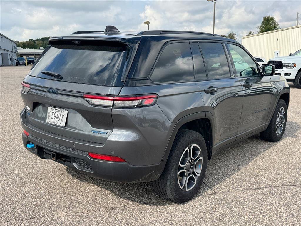 Used 2022 Jeep Grand Cherokee Trailhawk w/ Advanced Protech Group II AWD/4WD image 4