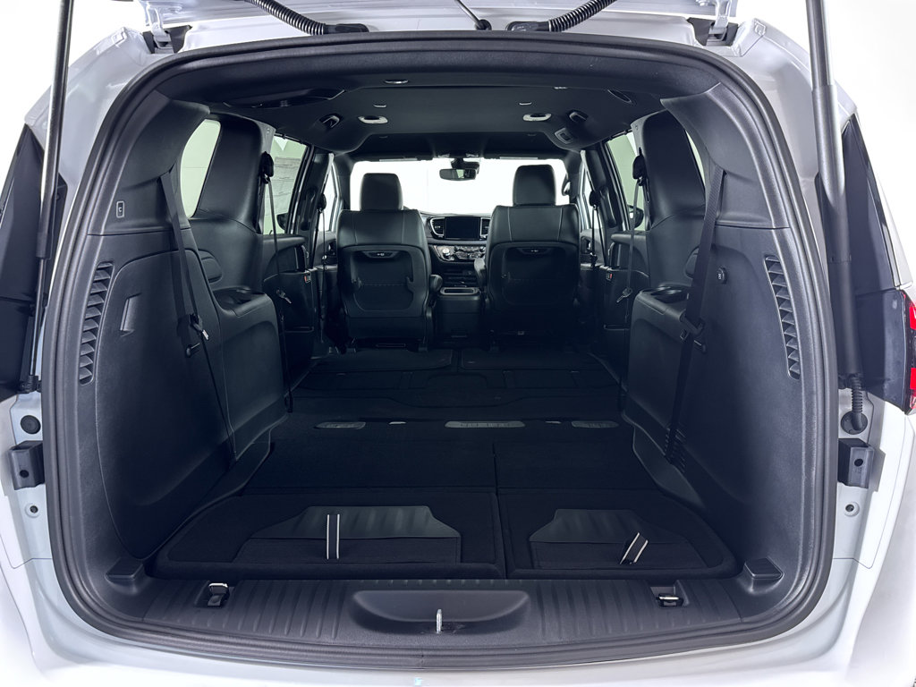 New 2026 Chrysler Pacifica Select image 11