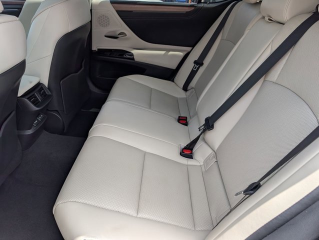 Used 2025 Lexus ES 300h w/ Premium Package FWD image 19