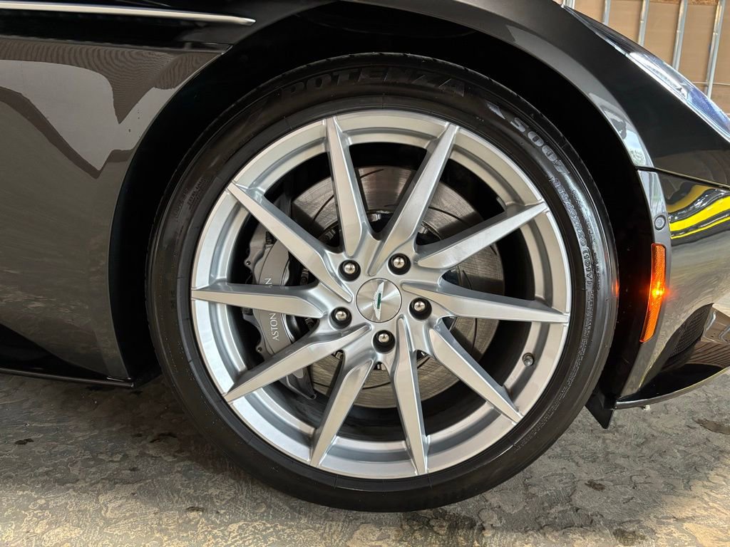 Used 2019 Aston Martin DB11 Volante RWD image 24