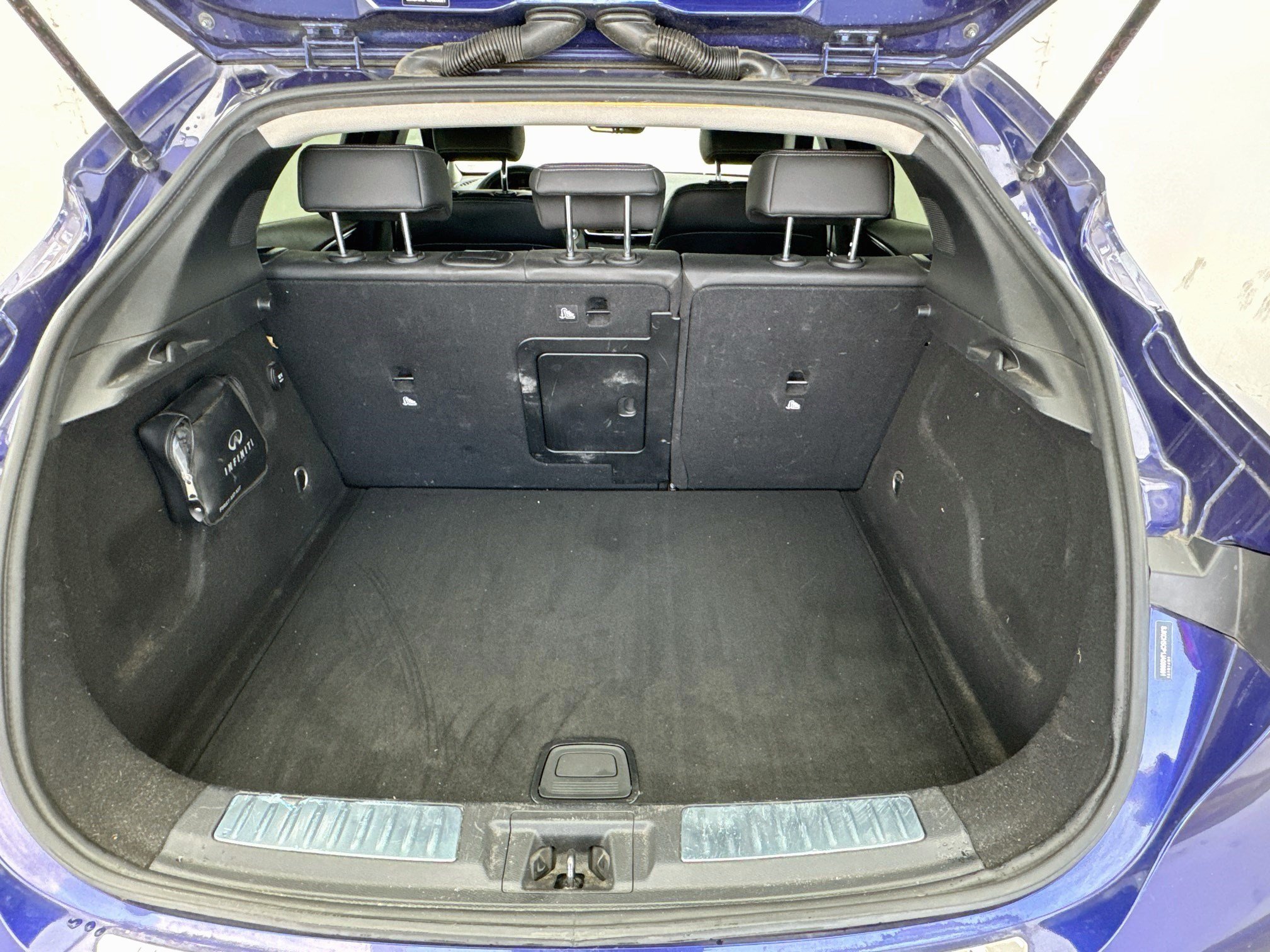 Used 2018 INFINITI QX30 Premium w/ Navigation Package FWD image 18