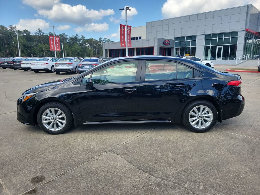 Used 2026 Toyota Corolla LE w/ LE Premium Package FWD image 2