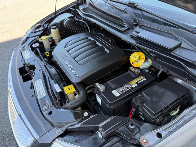 Used 2015 Chrysler Town & Country Limited Platinum w/ Trailer Tow Group FWD image 31