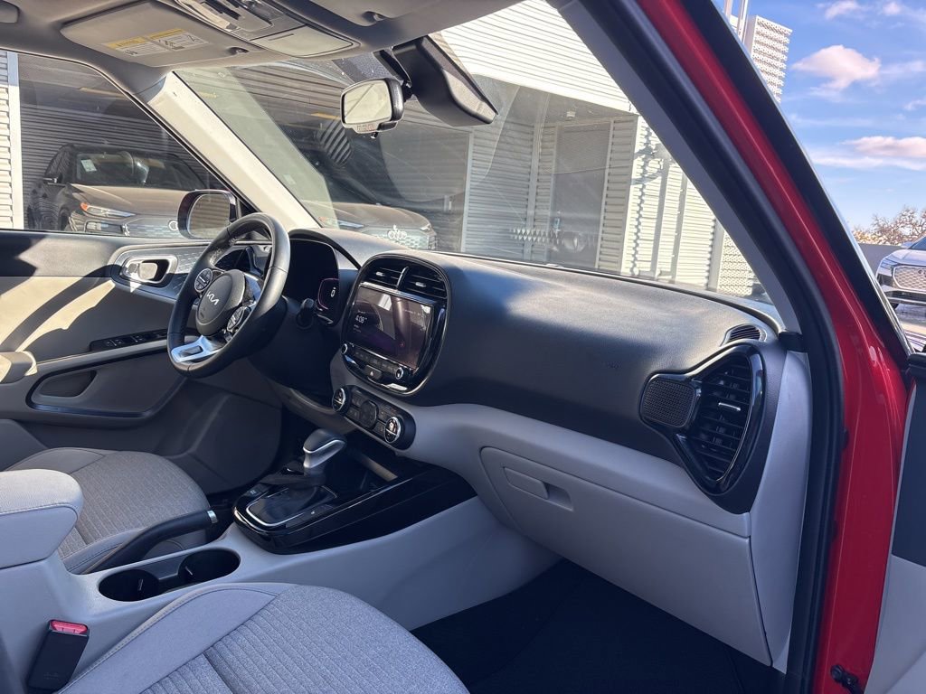 Used 2025 Kia Soul EX image 15