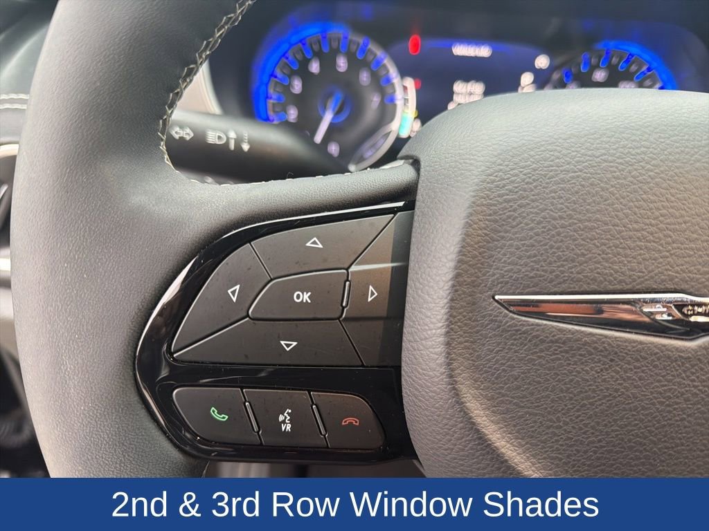 Used 2023 Chrysler Pacifica Limited w/ Uconnect Theater Family Group image 25