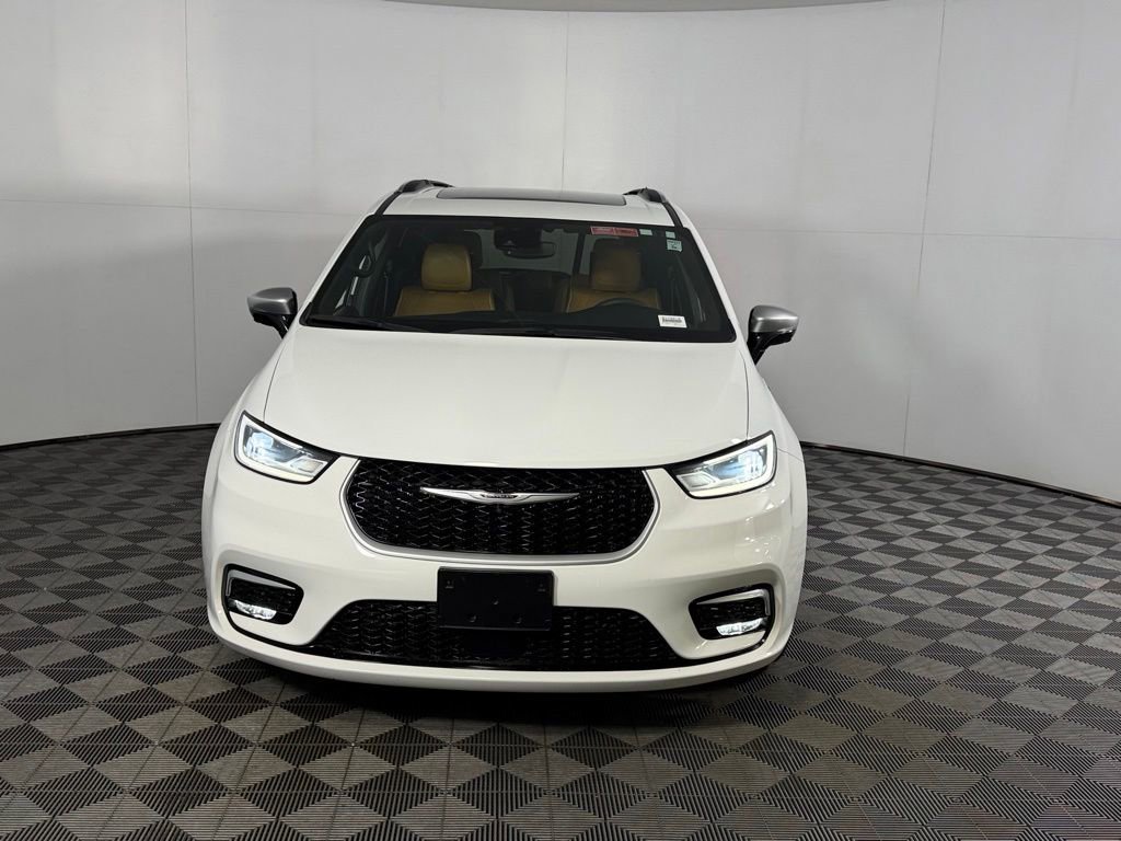 Used 2023 Chrysler Pacifica Pinnacle FWD image 22