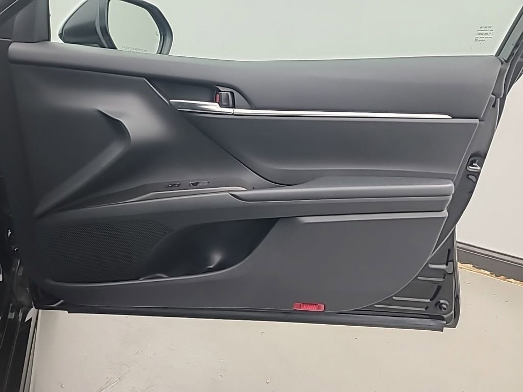 Used 2023 Toyota Camry SE w/ Cold Weather Package image 13