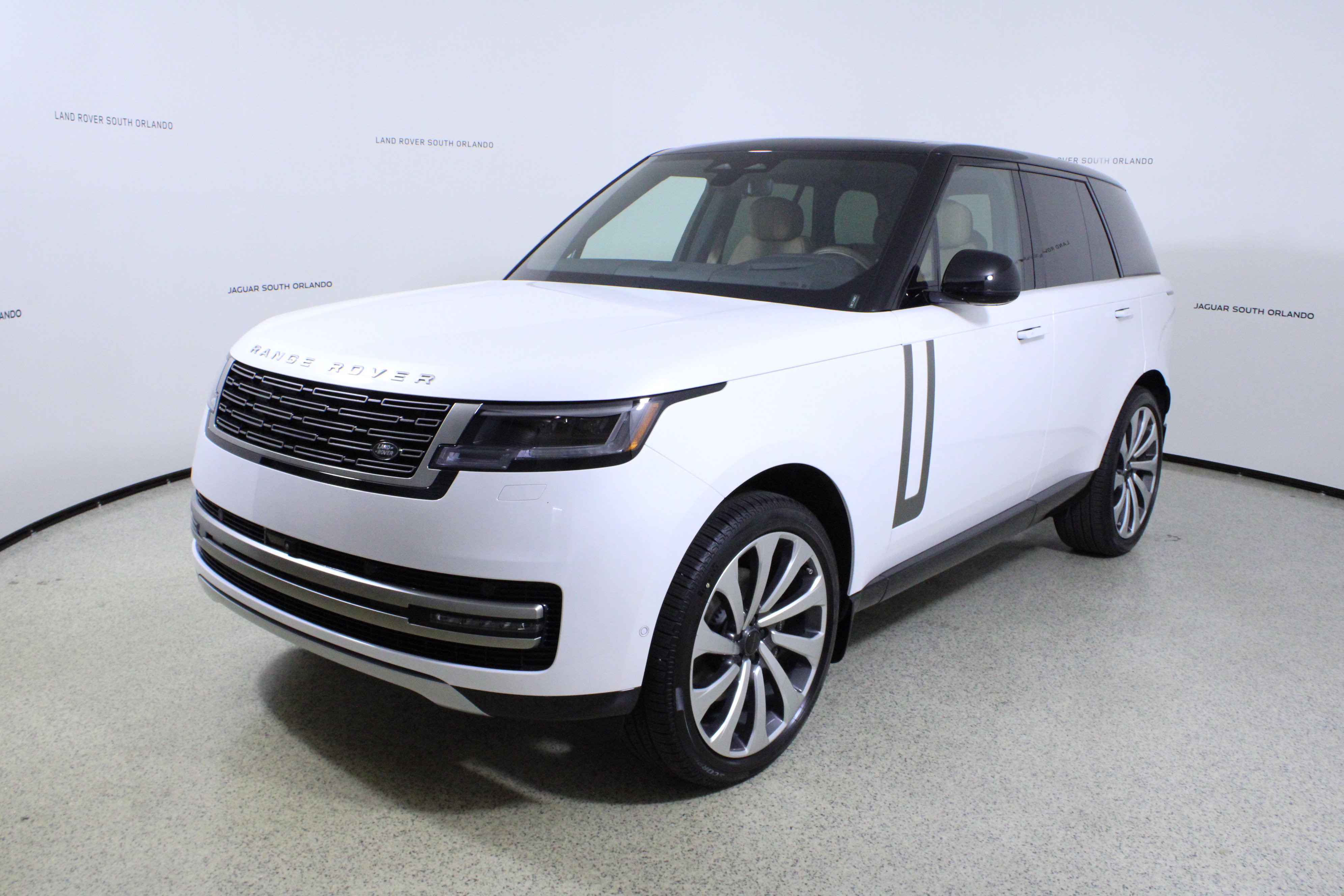New 2026 Land Rover Range Rover SE image 4