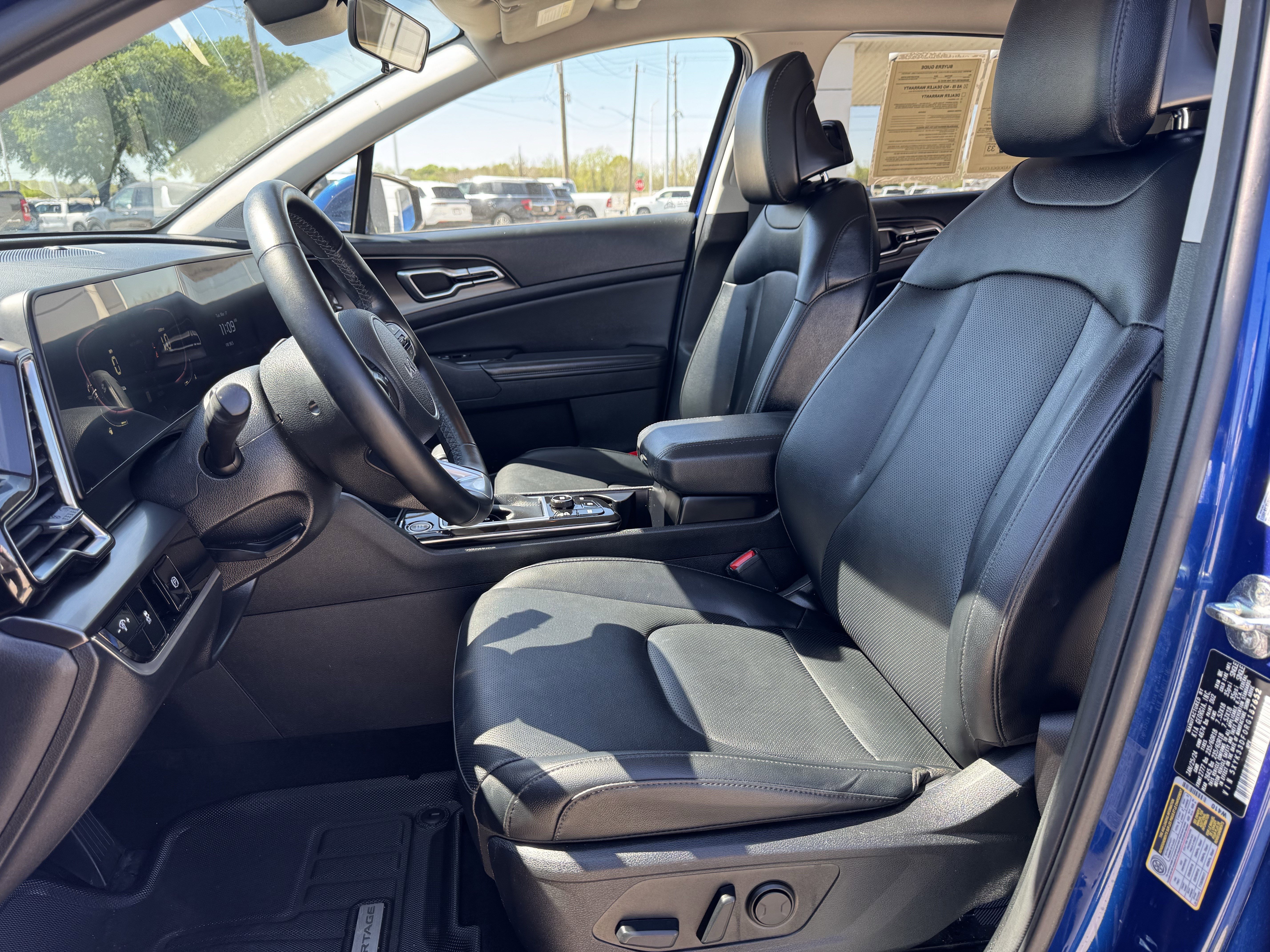 Used 2024 Kia Sportage EX image 27