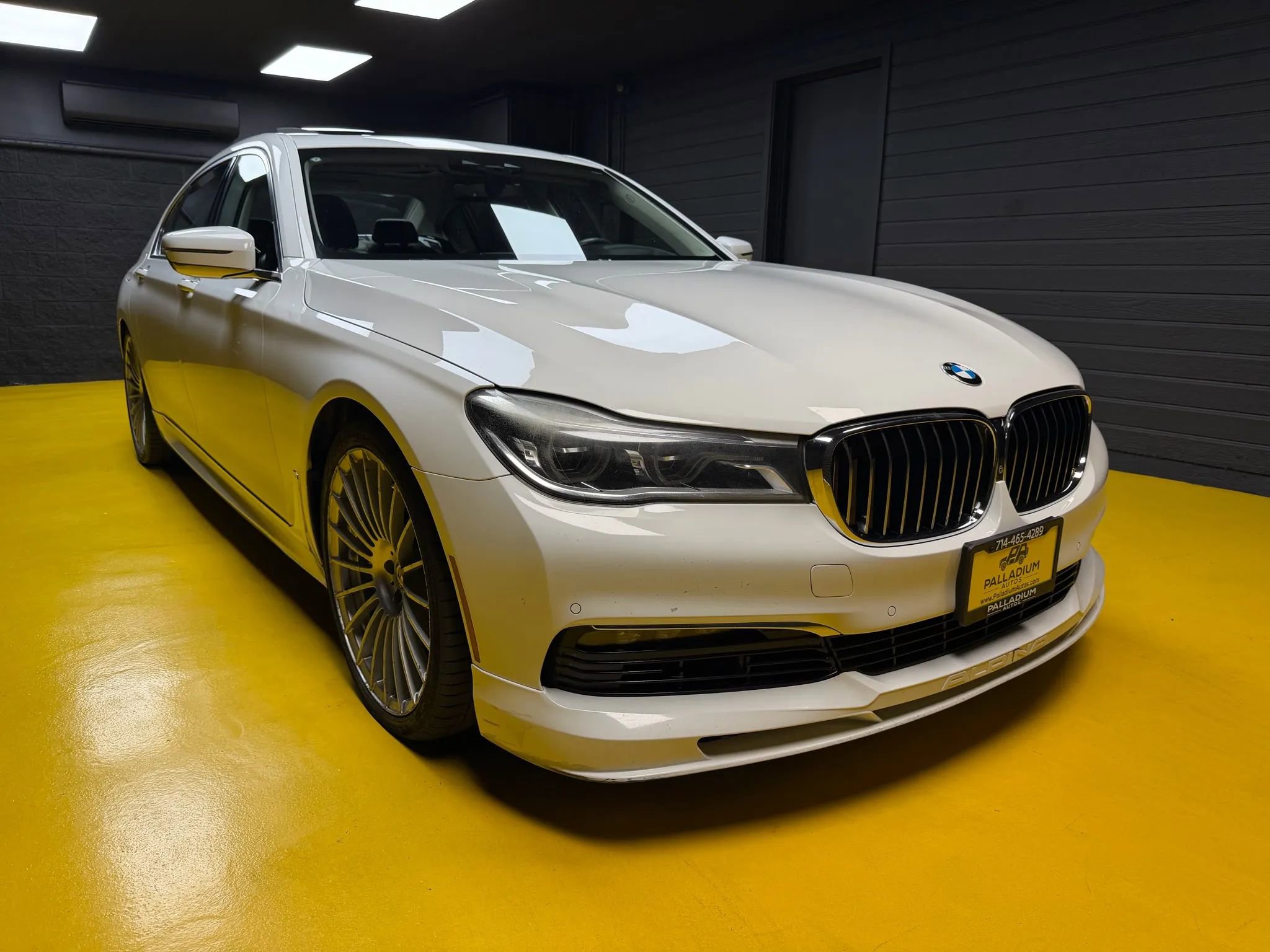 Used 2017 BMW 750i xDrive image 3