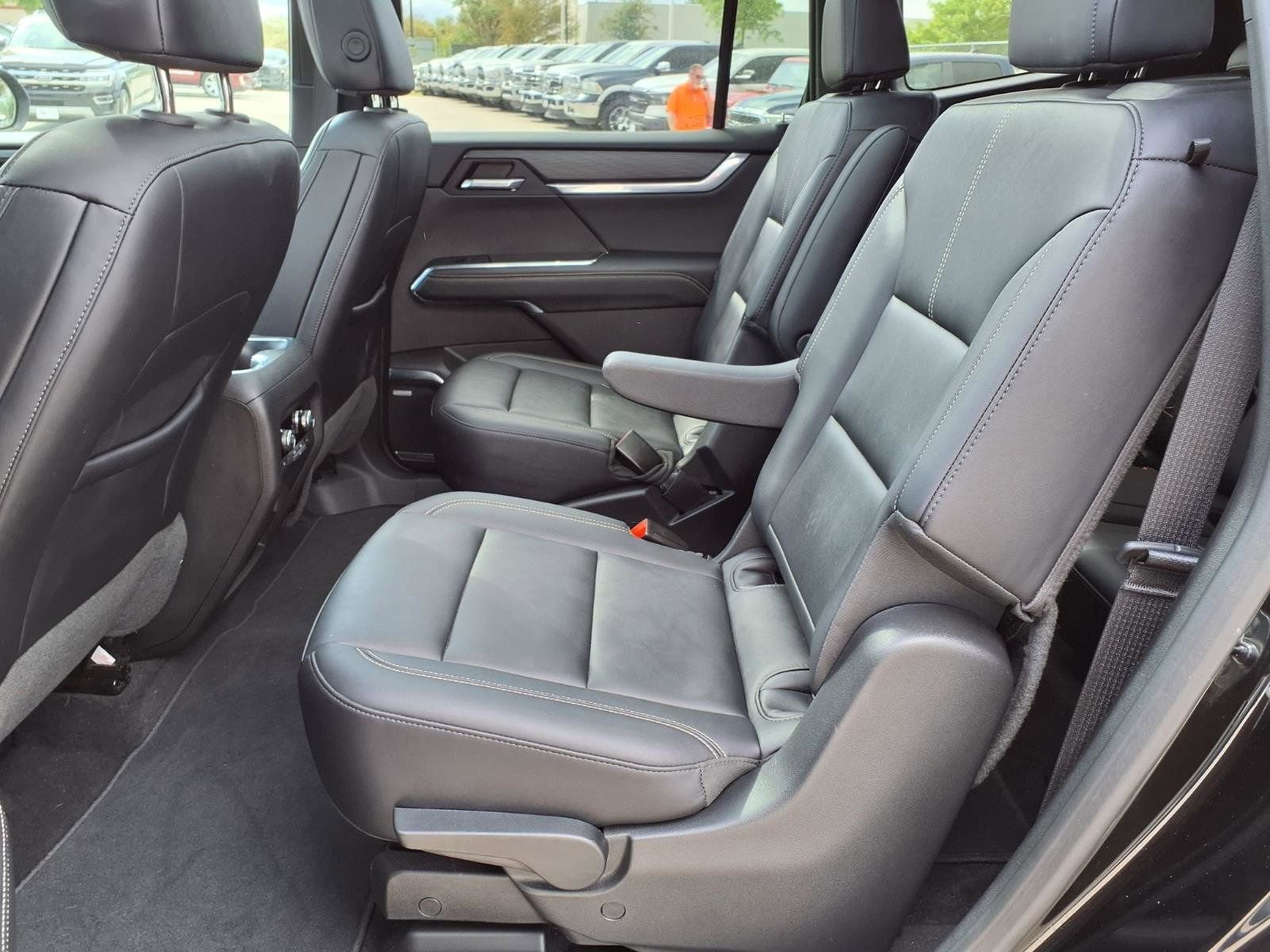 Used 2025 GMC Acadia Elevation w/ Elevation Premium Package image 18