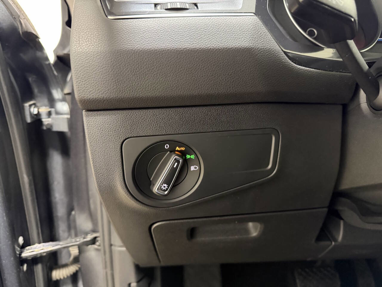 Used 2020 Volkswagen Tiguan S image 22