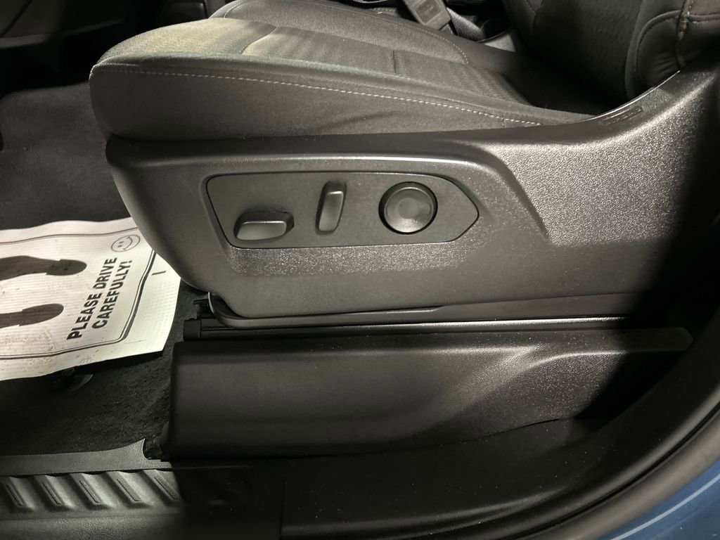 Used 2025 Chevrolet Silverado 2500 Custom w/ Custom Value Package image 13