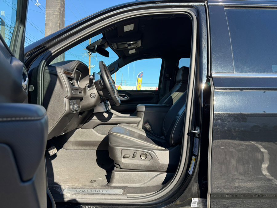 Used 2024 Chevrolet Suburban Premier image 17