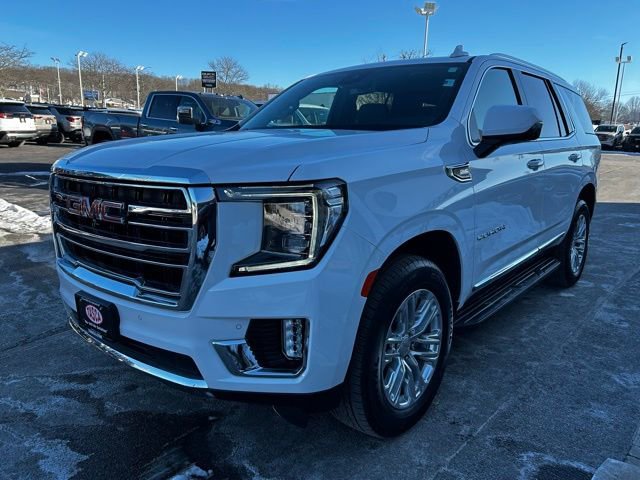 Used 2024 GMC Yukon SLT w/ SLT Luxury Package image 3