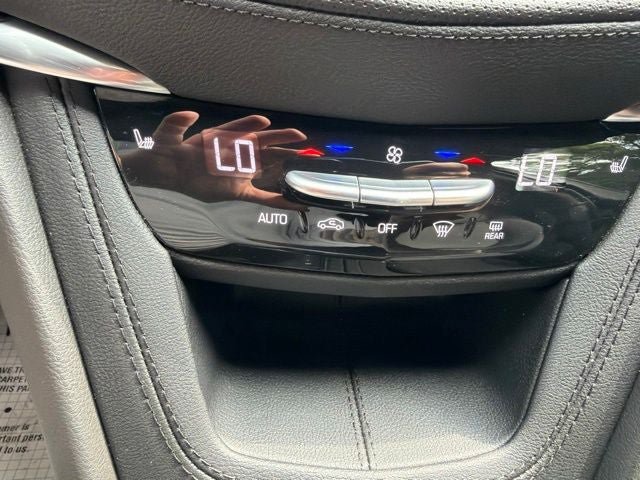 Certified 2025 Cadillac XT6 Luxury AWD/4WD image 11