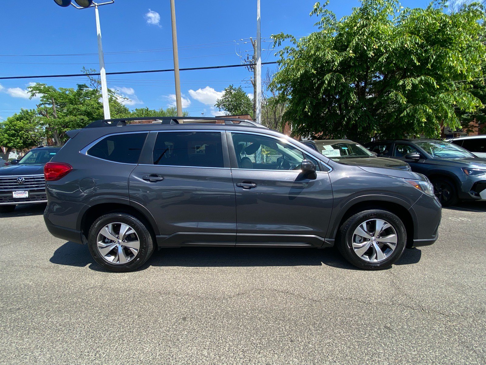 Used 2022 Subaru Ascent Premium w/ Convenience Package AWD/4WD image 2